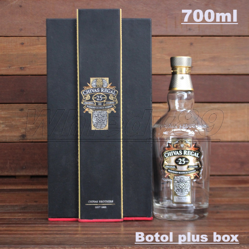 Botol bekas chivas regal 25 buat koleksi pajangannya