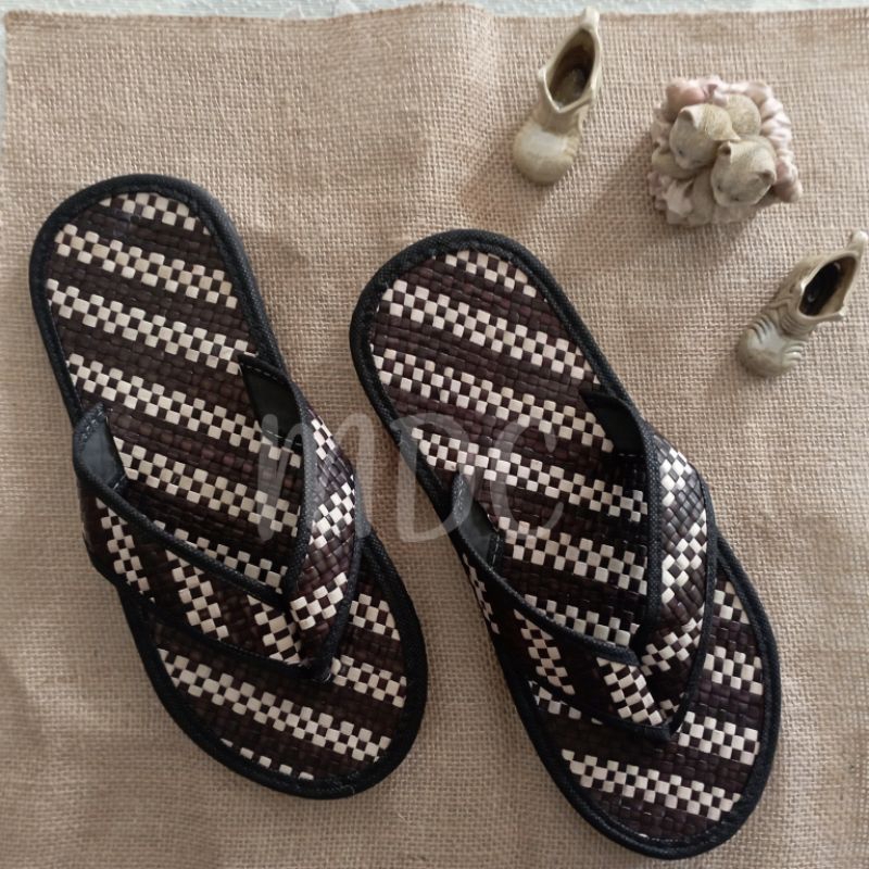 Sandal Hotel Anyaman Kerajinan Tikar Pandan Model Jepit Tebal Anti Slip Sendal Rumah