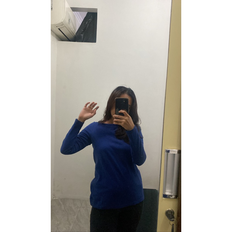 (Nett) Preloved Sweater Sabrina / Sweater Biru Elektrik / Kaos Tangan Panjang / Kaos Biru Elektrik /