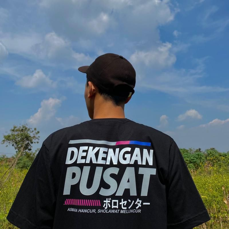 Tshrit Baju Kaos Distro Dekengan Pusat - Baju T-shirt Dekengan Pusat Gak Bahaya Ta