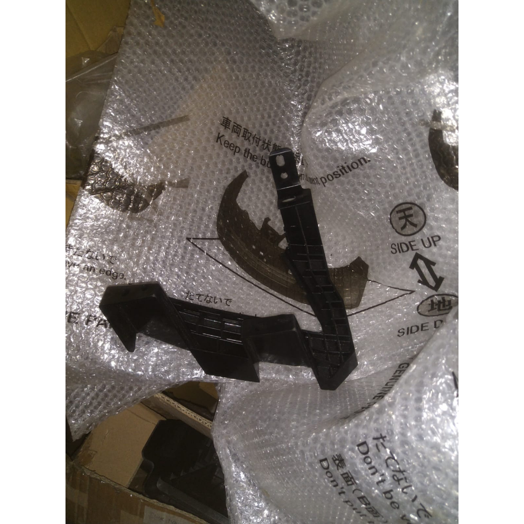 BRACKET LAMPU BESAR LH 71734B60M00N000 SUZUKI ERTIGA  2013