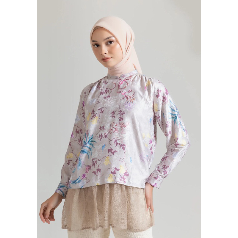 Sira top Size S/M preloved Riamiranda