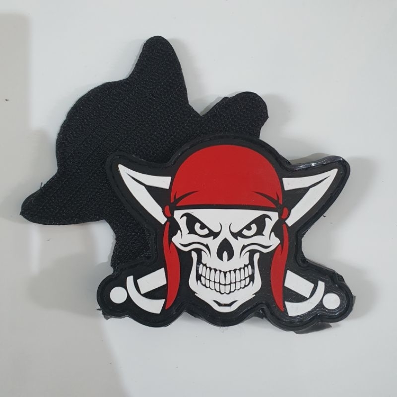 patch rubber logo tengkorak bajak laut / tempelan emblem karet velcro