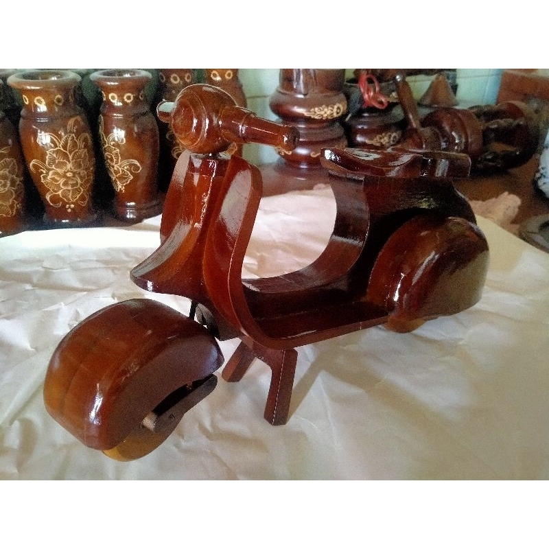 Miniatur Vespa Besar