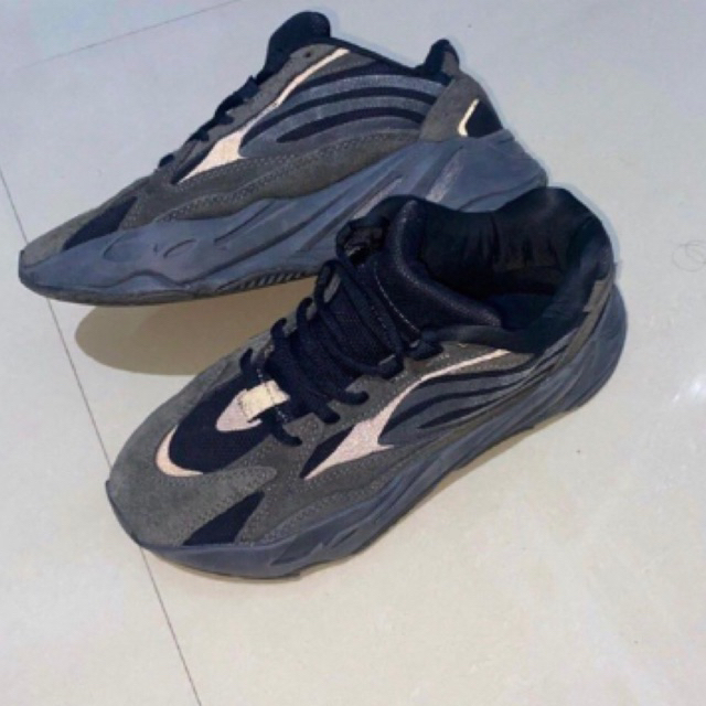 Adidas yeezy 700 v2 fanta black second