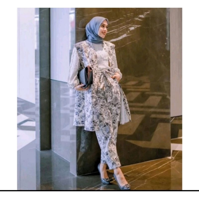 benang jarum. le jardin long vest