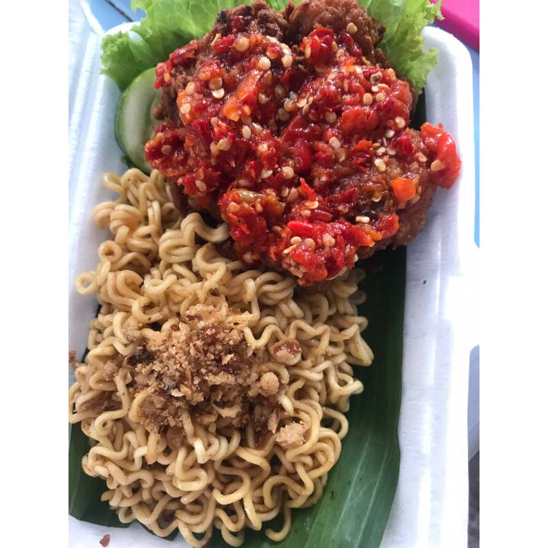 

Mie ayam geprek