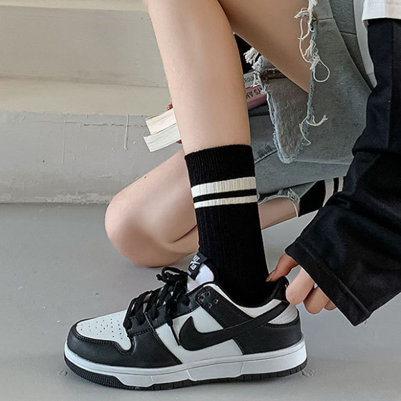 Koas Kaki Panjang Wanita Import Kaos Kaki Hitam Putih Perempuan Cantik Kekinian Murah KK27