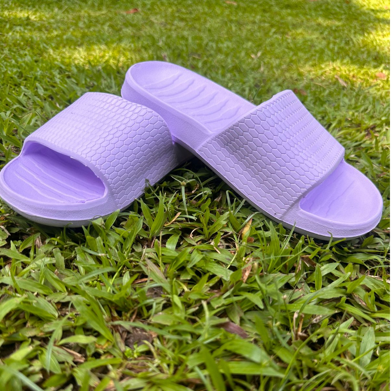 MINISO Sandal Pria dan Wanita Bath Slippers Sandal Karet Wanita EVA Solnya Empuk Super Anti Selip