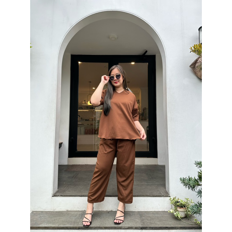AVE - Jenise set knit jumbo Vneck celana 7/8 polos
