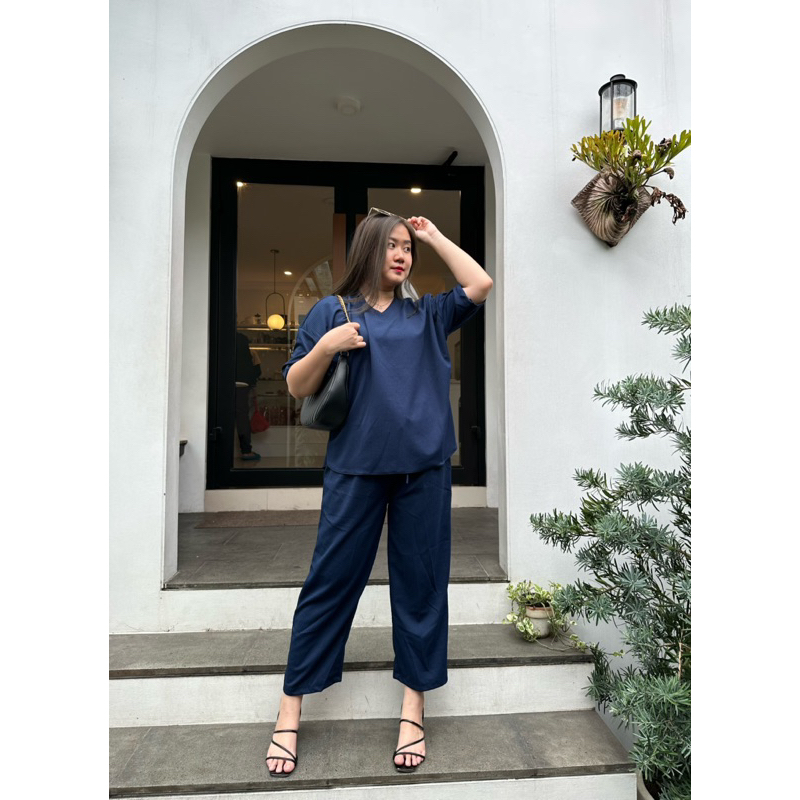 AVE - Jenise set knit jumbo Vneck celana 7/8 polos