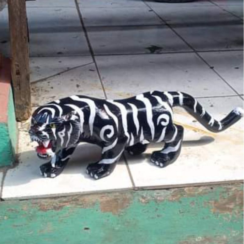patung harimau hitam belang putih uk25cm