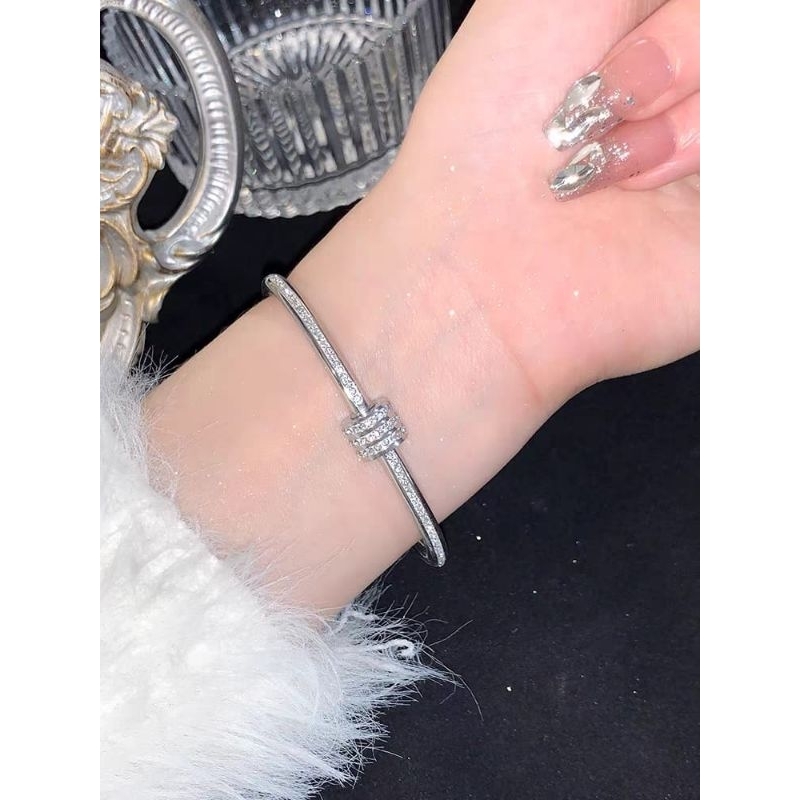 gelang bangle titanium fashion bukaan tengah di putar