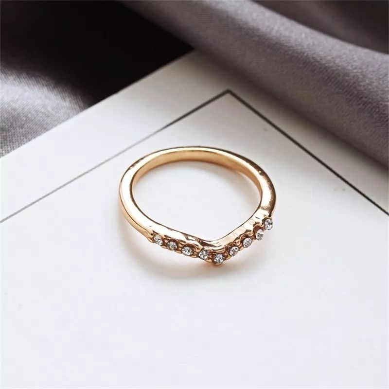 CINCIN FUJI TITANIUM AKSEN BERLIAN / Cincin Bentuk V 2 Warna Gaya Simple Untuk Wanita