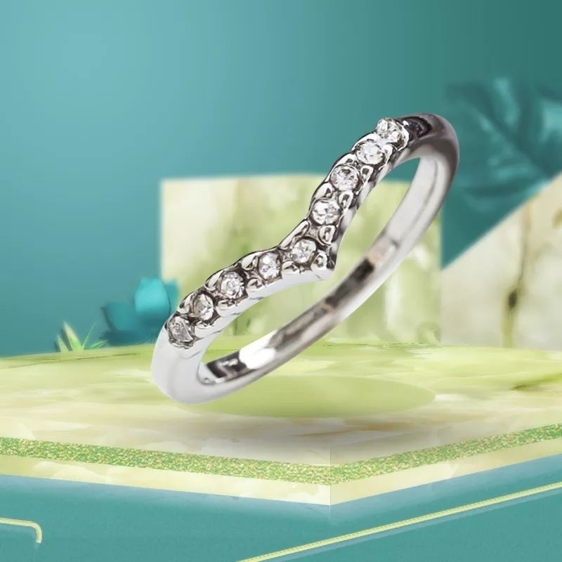 CINCIN FUJI TITANIUM AKSEN BERLIAN / Cincin Bentuk V 2 Warna Gaya Simple Untuk Wanita