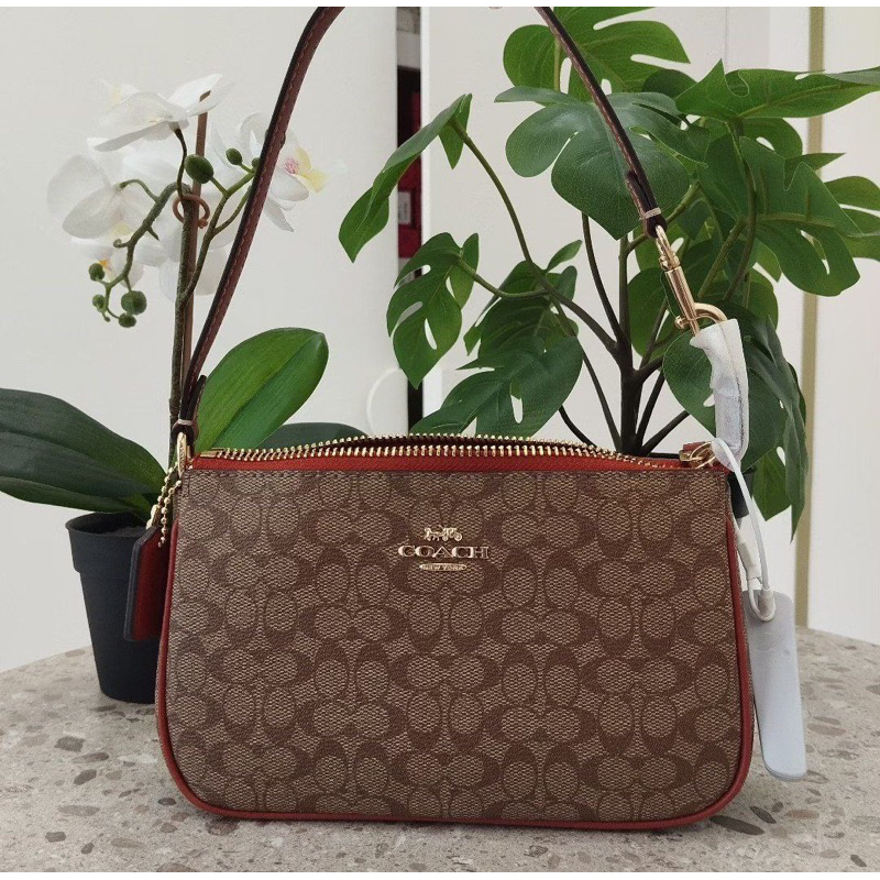 Nolita 19 Signature Canvas