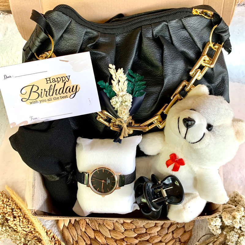 

Hampers wanita | Kado cewe terlengkap dan termurah | tas jam tangan dan boneka