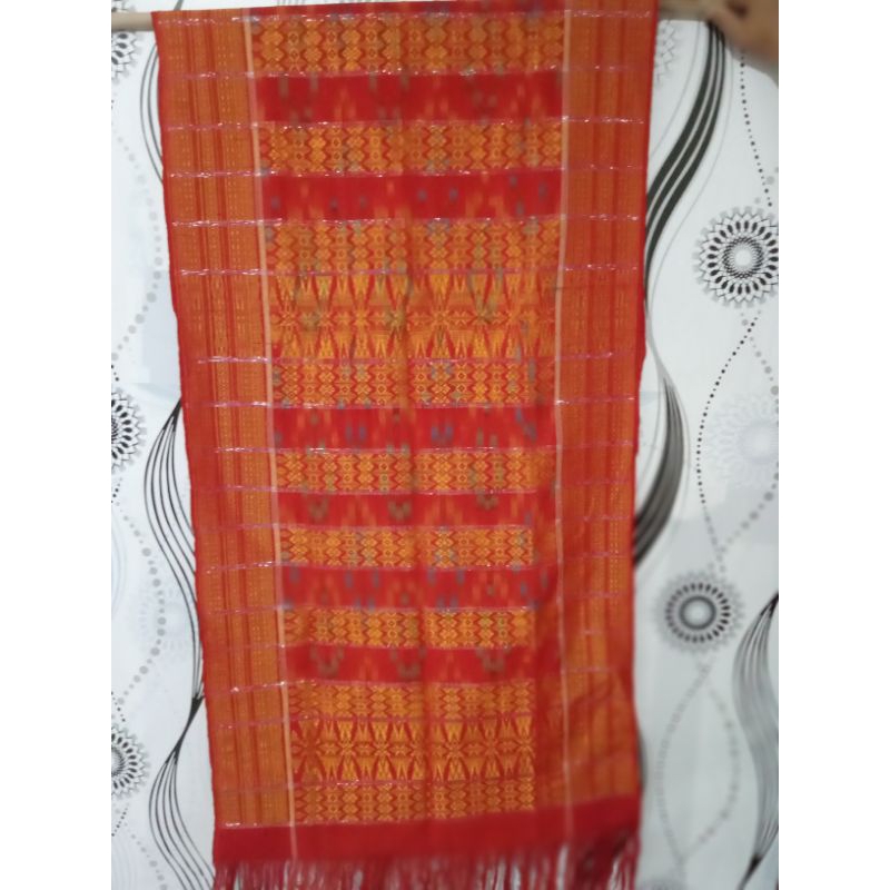 uis nipes sutra (benang sutra)