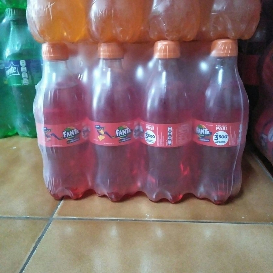 

Fanta strawberry botol 250ml ECERAN DAN GROSIR isi 12