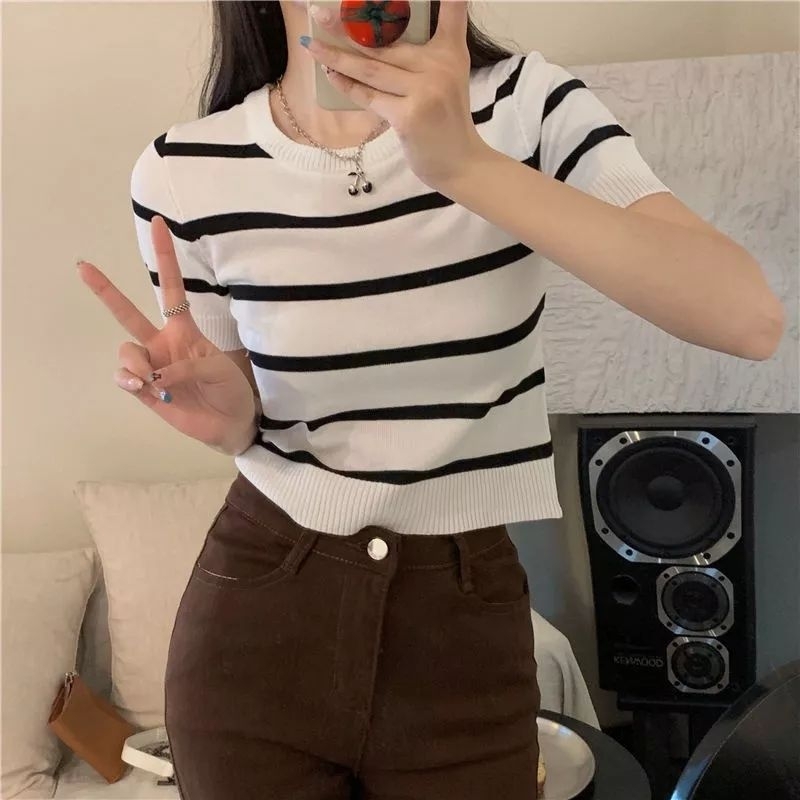 ATASAN BLOUS RAJUT CROP LENGAN PENDEK MOTIF GARIS//SWEATER ATASAN RAJUT WANITA CROP TOP LENGAN PENDEK