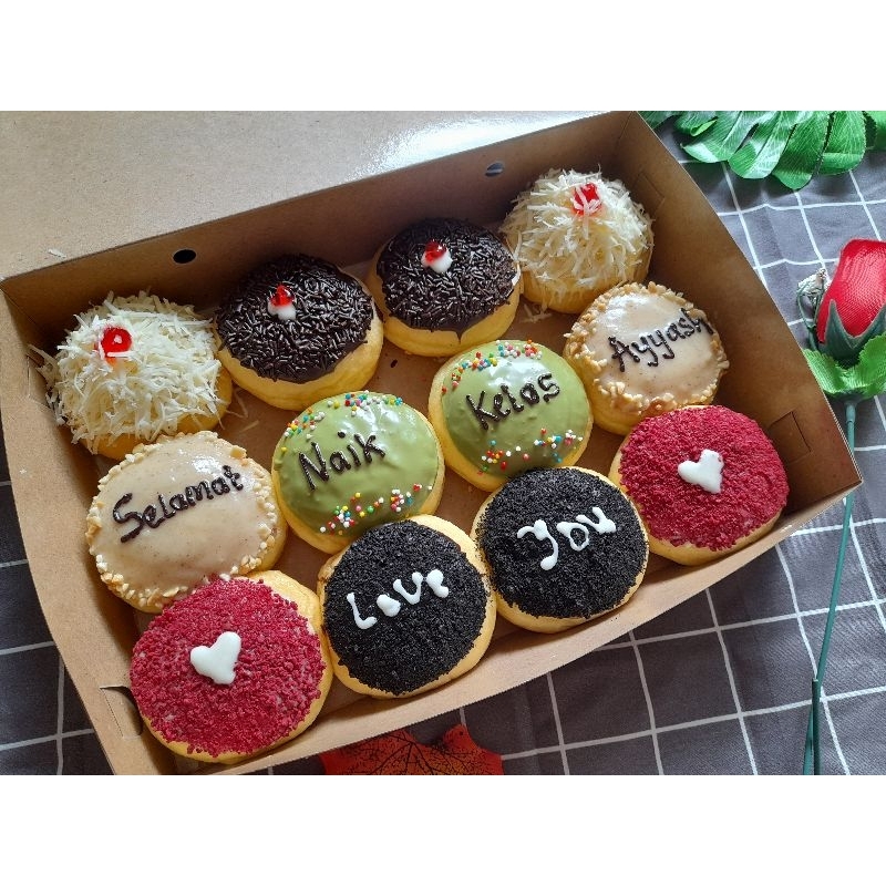 

Donat ultah/ Donat greentea/Donat tulis/ Donat ucapan