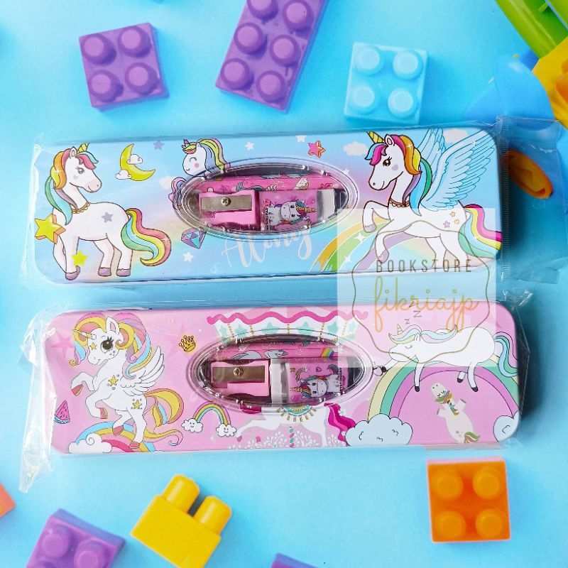 

Tempat Pensil Kaleng Isi Pensil Penghapus Rautan - Set Pensil Case Kuda pony kaca bulat (K&T-6636C)