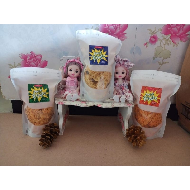 

TERLARIS MIE REMEZ HOMEMADE SIZE M (100GRAM)