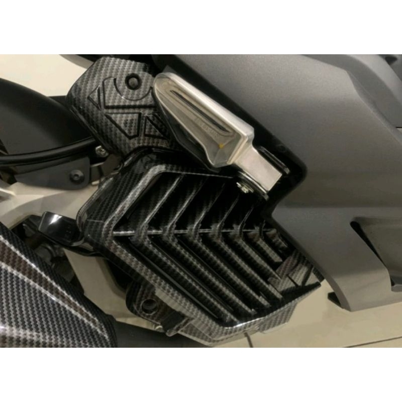 Tutup radiator vario 160 carbon