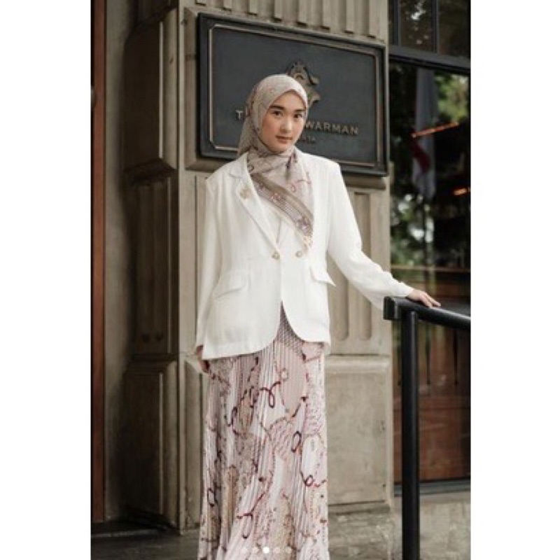 [PRELOVED] LADY BLAZER VANILLA HIJAB SIZE SM