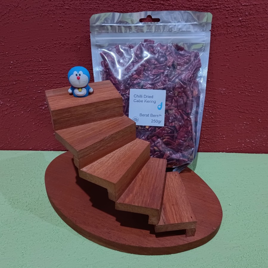 

Cabe Merah Kering Potong 250 gram / Dried Red Chilli 1/4 kg Cabai Sliced / Rempah / Bumbu Masak / Spices