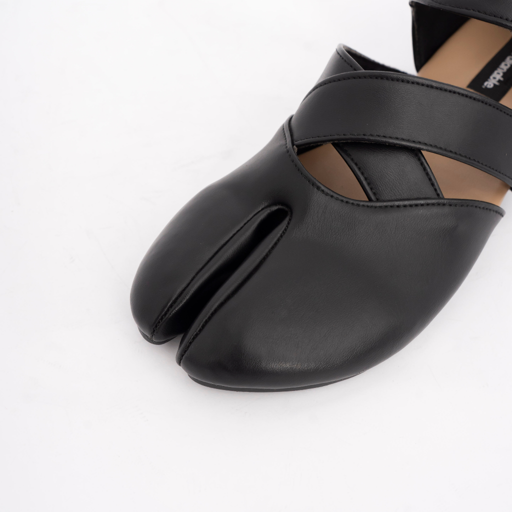 Mauren Tabi Flat Shoes (Black - Teracota)