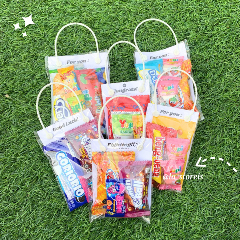 

MINI SNACK GIFT HAMPERS ULANG TAHUN LEBARAN WISUDA DLL FREE KARTU UCAPAN COSTUM