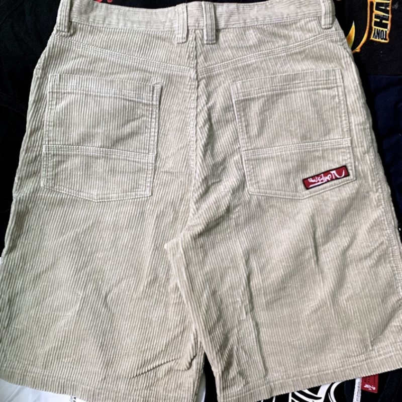 Celana Pendek Corduroy Vintage Quiksilver