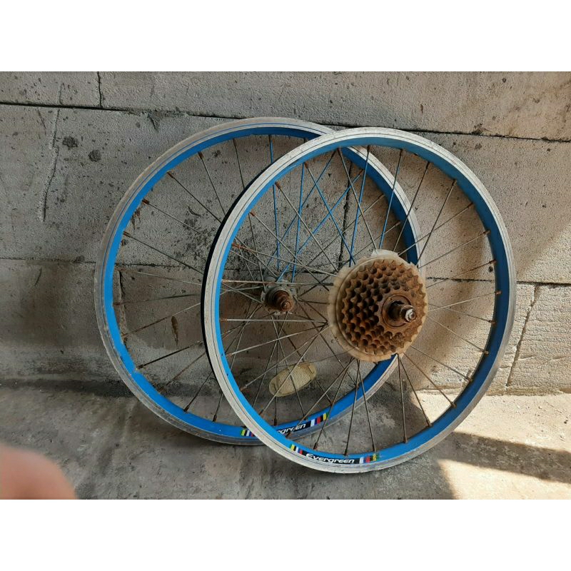 VELG SEPEDA LIPAT  UKURAN 20 FULL ALLOY AMAN JAYA , TIDAK KROPOS SEDIKIT KARAT BEKAS LAYAK PAKAI , S