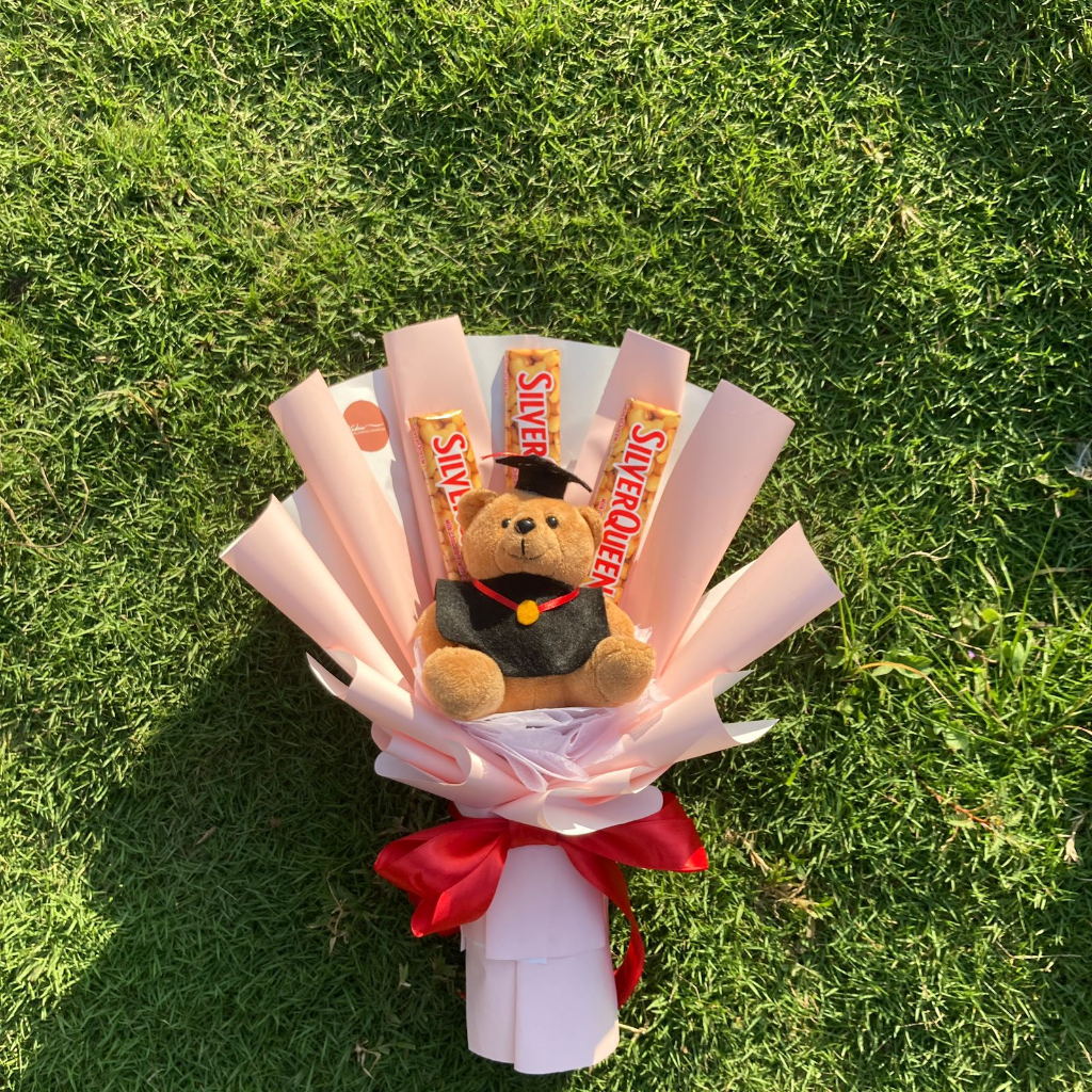 

Leaflynn | Bouquet SilverQueen + Boneka Mini – 3 Bungkus SilverQueen