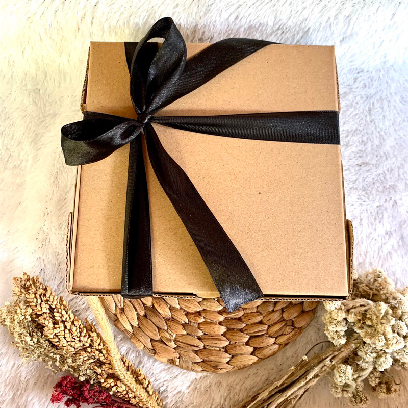 

Gift box | Box kado beserta kartu ucapan