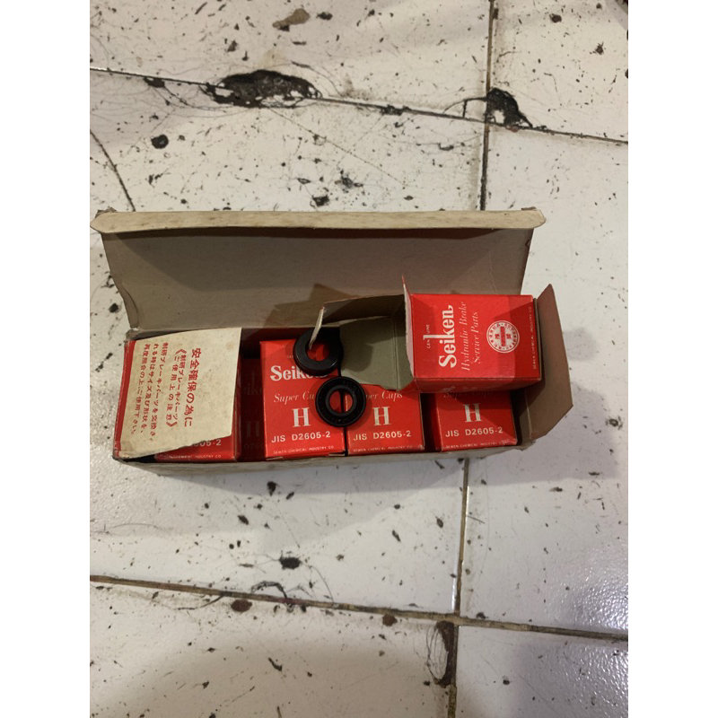 Seal rem belakang toyota AVANZA