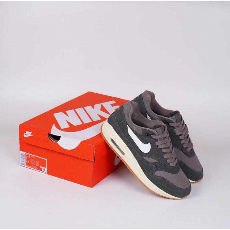 Sepatu air max 1 crepe soft grey