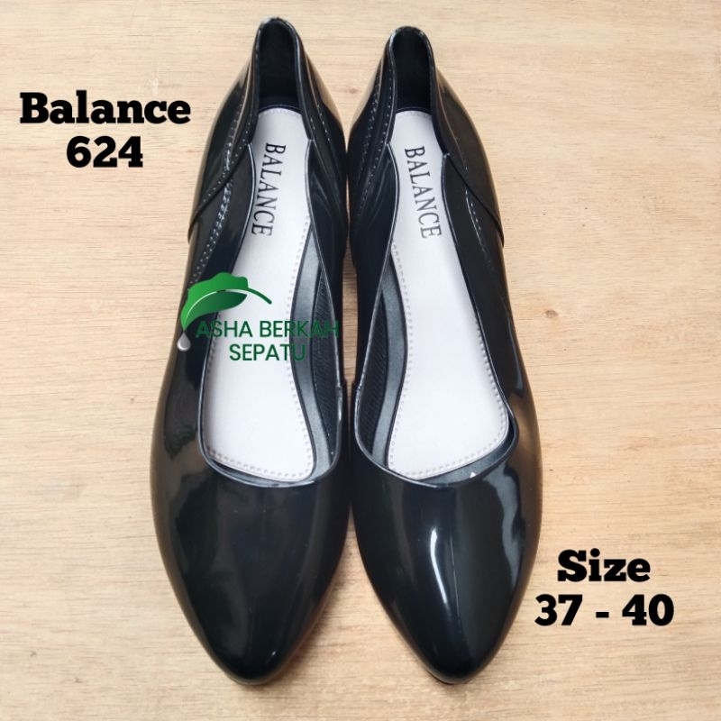 Sepatu Pantofel Wanita Import Hak Tahu Kotak Hitam Kilap Karet Lentur Balance 624