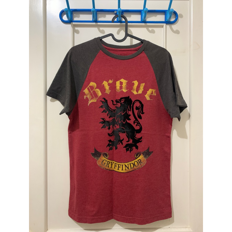 Universal Studios Wizarding World of Harry Potter Gryffindor Shirt (Size S)