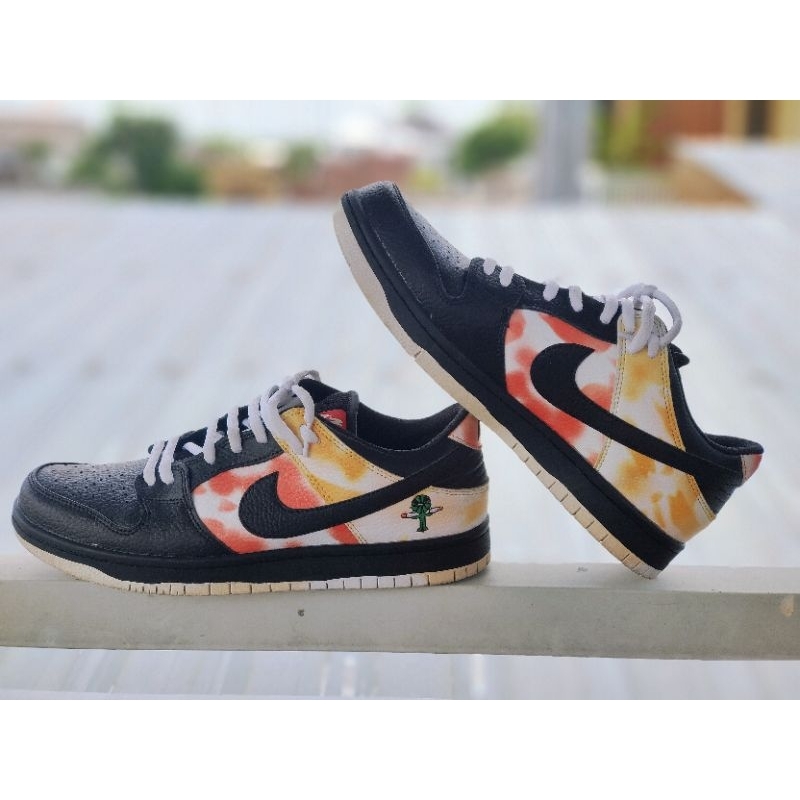 Sepatu Nike sb dunk raygun