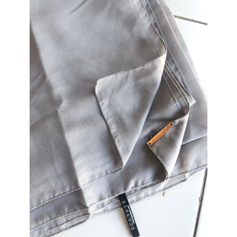 PRELOVED - hidahasan Dior polos grey/abu