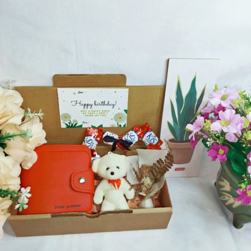 

Gift Box Hampers Kado Dompet Ultah Cewek Murah
