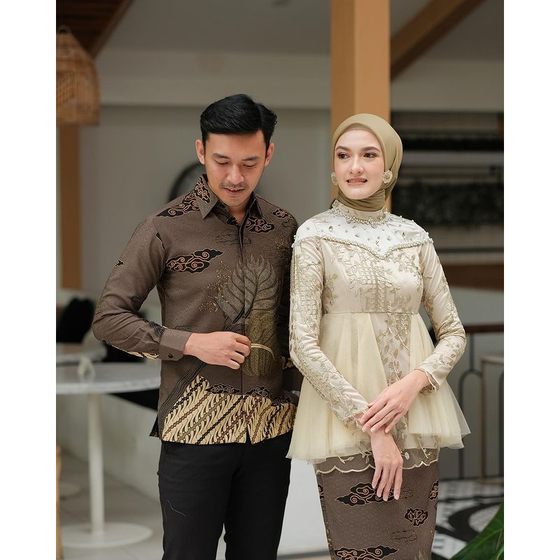 NEW ARRIVAL - SET COUPLE AMEERA PREMIUM MAXY//KEBAYA MODERN MATERIAL FULL BROKAT KELILING KOMBINASI TULLE TIUTU GRADE A PLUS PAYET JAHIT//SET SARIMBIT PASANGAN SERASI KEKINIAN COUPLE LAMARAN TUNANGAN WISUDA//READY JUMBO XXL FREE SELENDANG