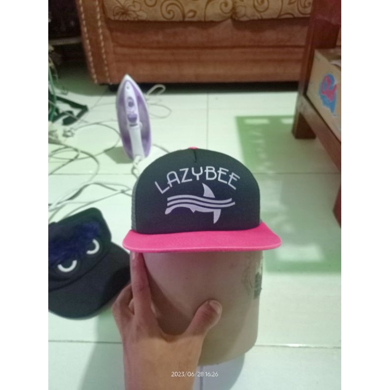 snapback trucker lazybee second