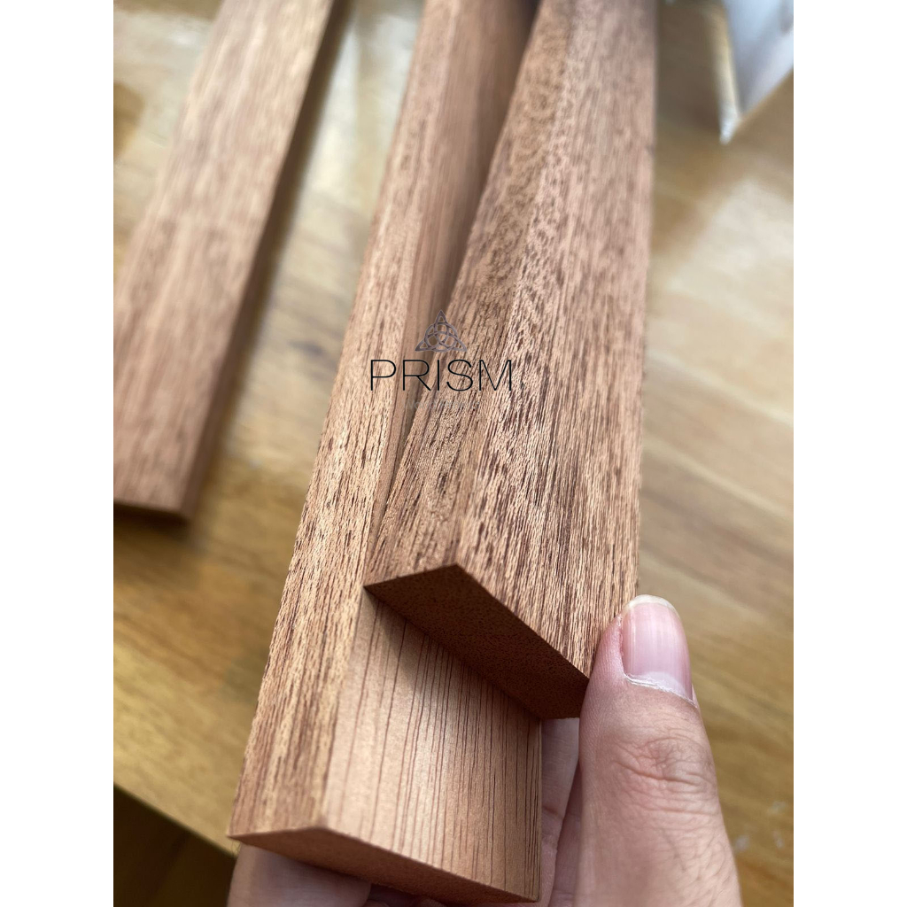 Papan kayu palapi meranti merah polos ukuran 3x7x235 Cm