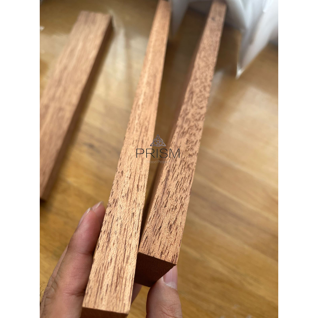Papan kayu palapi meranti merah polos ukuran 7x7x110 Cm