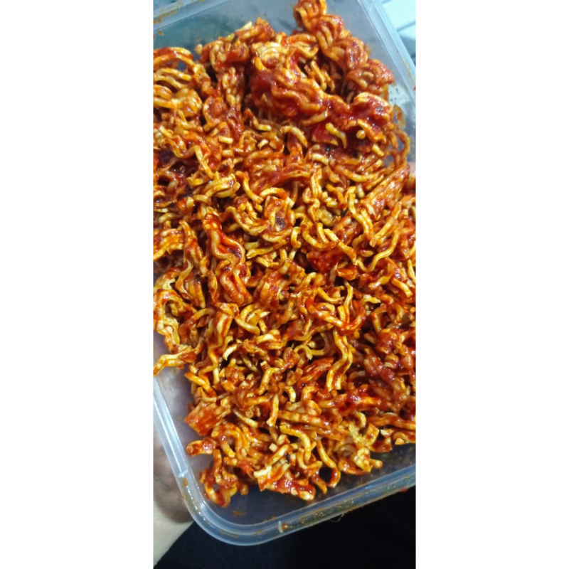 

Cemilan Mie pedes NomNom