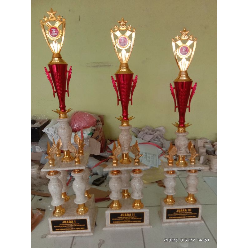 Piala  marmer set  kaki 4, kaki 3, kaki 2