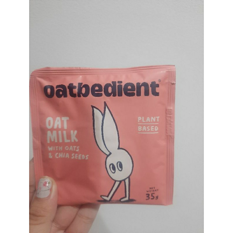 

Oatbedient with oatmilk and chia seeds
